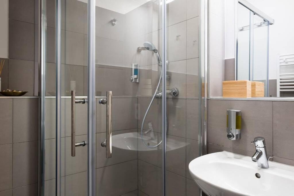 Sc 05 By Rockchair Apartments L Superhost Status L 2 Bedrooms Boxspringbeds Balcony Elevator - Cozy Family & Business Flair Welcomes You! 베를린 외부 사진